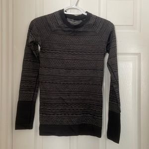 Size 2 lululemon restless pullover